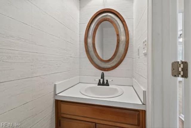 2 Miles Cary MEWS, Hampton, VA 23669