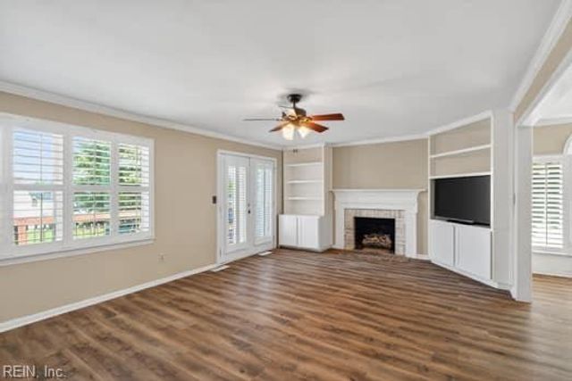 2 Miles Cary MEWS, Hampton, VA 23669