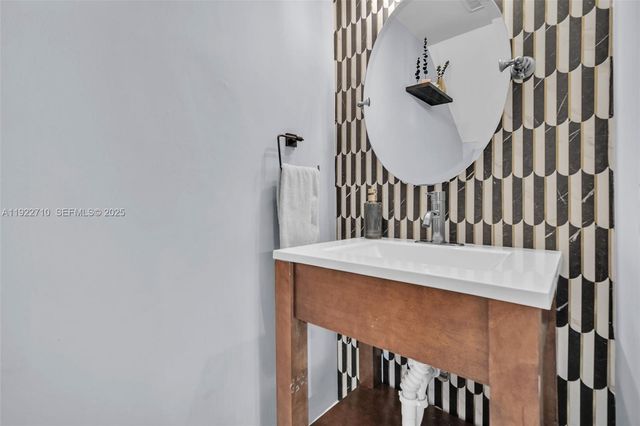 4429 SW 70th Ter, Davie, FL 33314