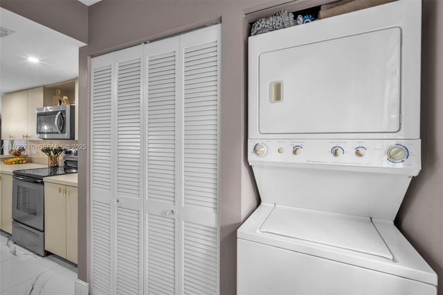 4429 SW 70th Ter, Davie, FL 33314