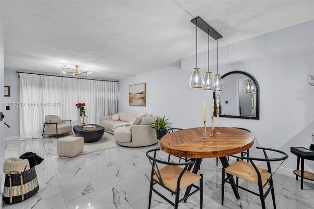 4429 SW 70th Ter, Davie, FL 33314