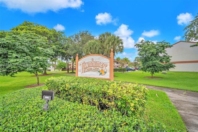 4429 SW 70th Ter, Davie, FL 33314