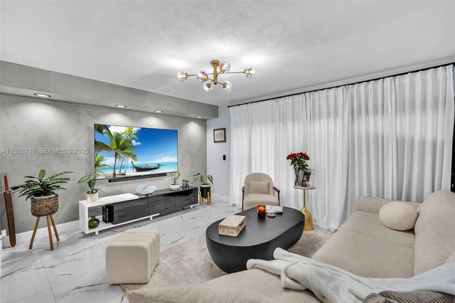 4429 SW 70th Ter, Davie, FL 33314