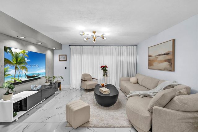 4429 SW 70th Ter, Davie, FL 33314