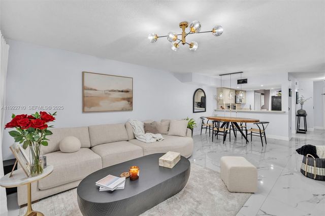 4429 SW 70th Ter, Davie, FL 33314