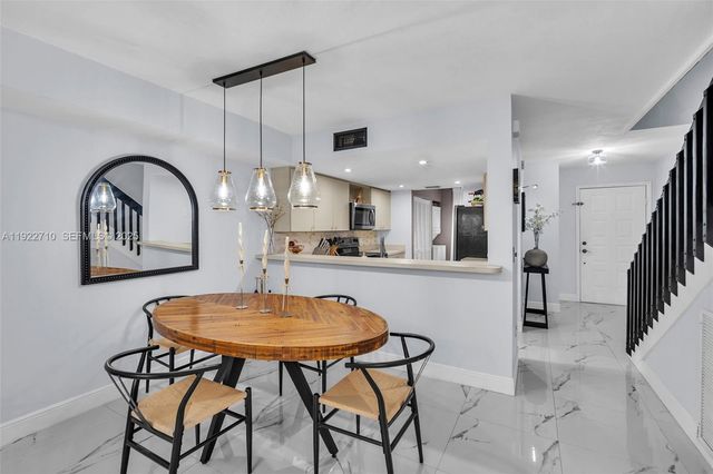 4429 SW 70th Ter, Davie, FL 33314