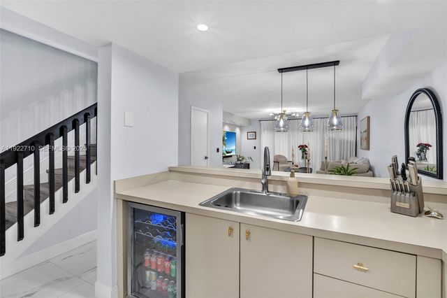 4429 SW 70th Ter, Davie, FL 33314