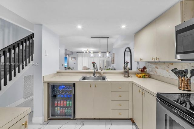 4429 SW 70th Ter, Davie, FL 33314