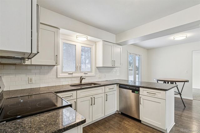 39735 Bonnie Court, Clinton Charter Township, MI 48038