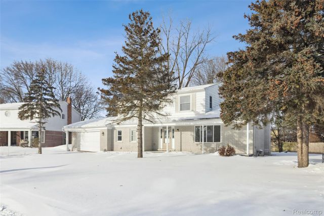 39735 Bonnie Court, Clinton Charter Township, MI 48038