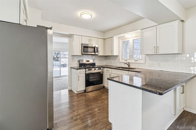 39735 Bonnie Court, Clinton Charter Township, MI 48038