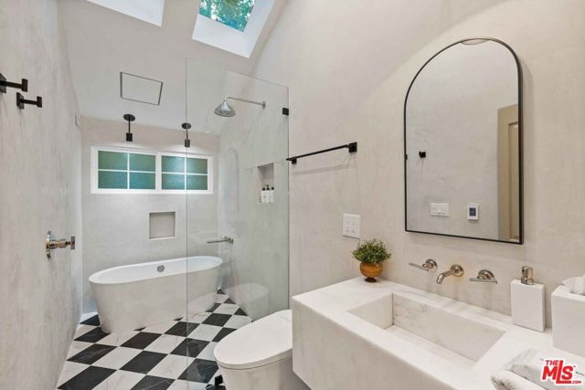 27643 W Shore Road 1, Lake Arrowhead, CA 92352