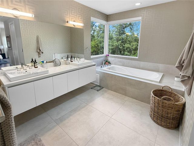 7447 NW 97th Ct, Doral, FL 33178