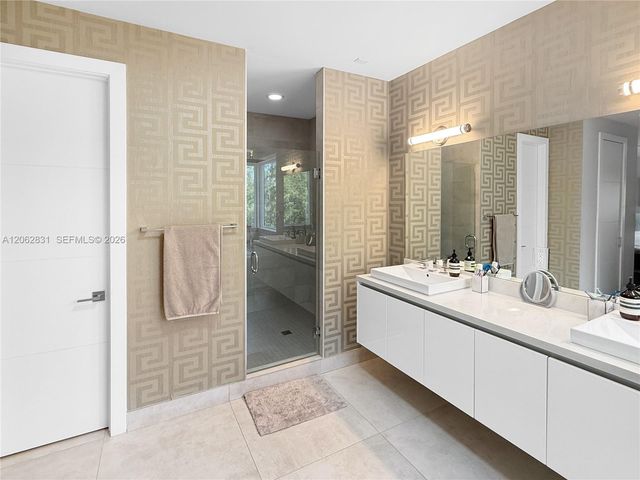 7447 NW 97th Ct, Doral, FL 33178