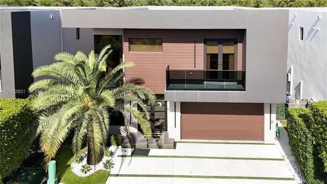7447 NW 97th Ct, Doral, FL 33178