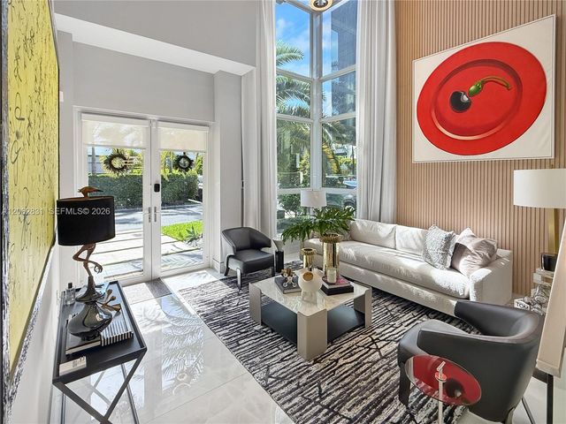 7447 NW 97th Ct, Doral, FL 33178
