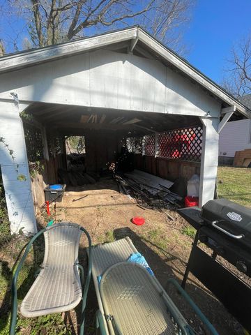 828 S Glenn Avenue, Springfield, MO 65802