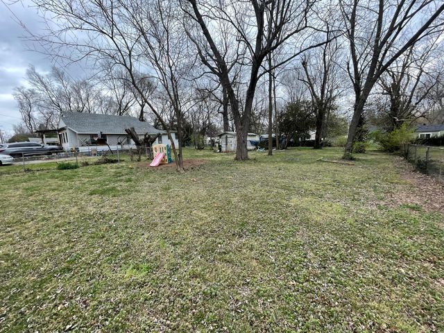 828 S Glenn Avenue, Springfield, MO 65802