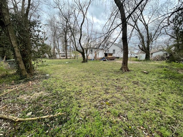 828 S Glenn Avenue, Springfield, MO 65802