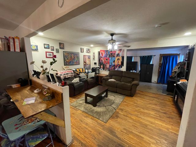 828 S Glenn Avenue, Springfield, MO 65802