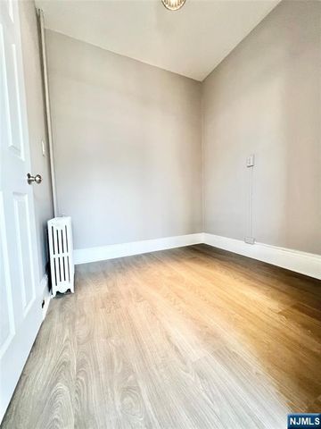 91 16th Street 2, Bayonne, NJ 07002