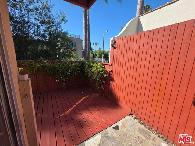 632 Santa Clara Avenue A, Los Angeles, CA 90291
