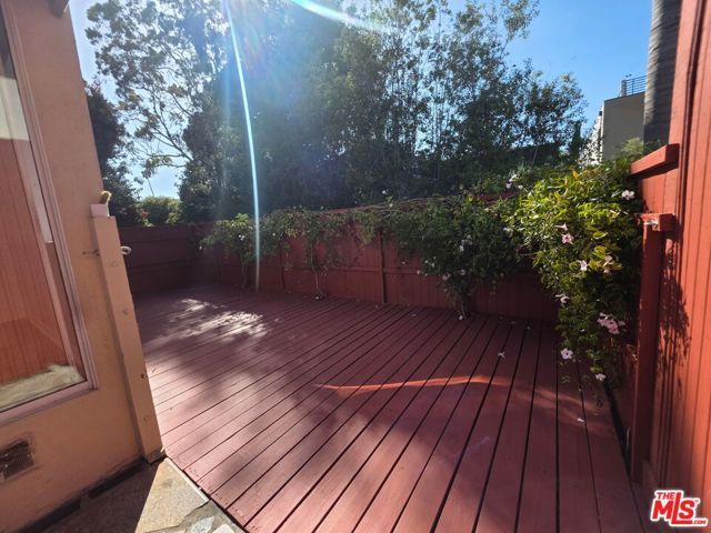 632 Santa Clara Avenue A, Los Angeles, CA 90291