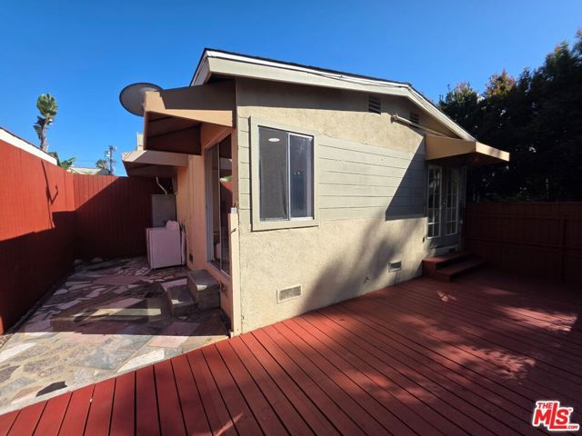 632 Santa Clara Avenue A, Los Angeles, CA 90291