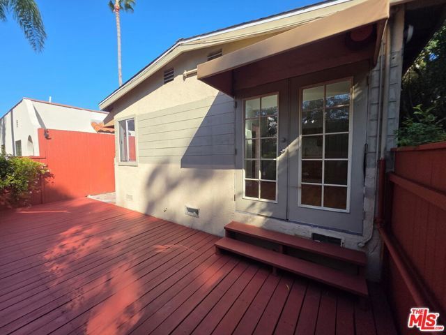 632 Santa Clara Avenue A, Los Angeles, CA 90291