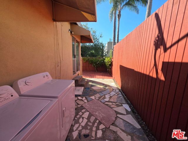 632 Santa Clara Avenue A, Los Angeles, CA 90291