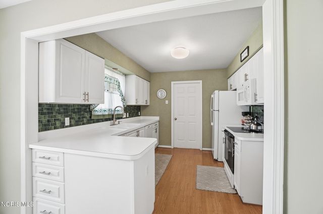 8240 Hidden Forest Drive, Holland, OH 43528