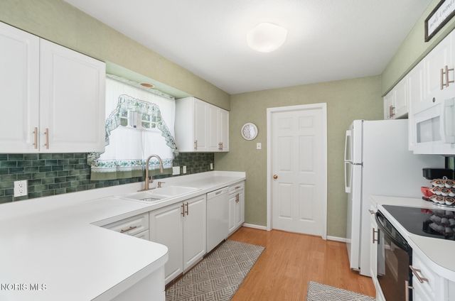 8240 Hidden Forest Drive, Holland, OH 43528