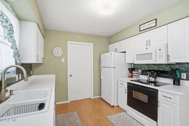 8240 Hidden Forest Drive, Holland, OH 43528