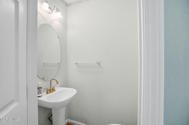 8240 Hidden Forest Drive, Holland, OH 43528