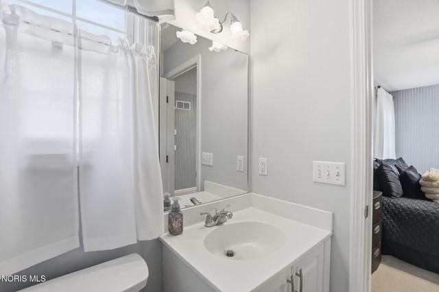 8240 Hidden Forest Drive, Holland, OH 43528