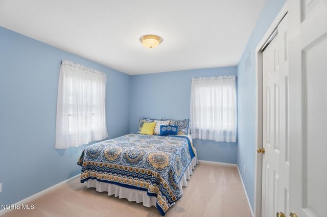 8240 Hidden Forest Drive, Holland, OH 43528