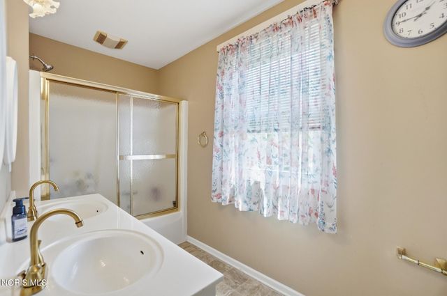 8240 Hidden Forest Drive, Holland, OH 43528