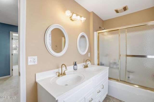 8240 Hidden Forest Drive, Holland, OH 43528