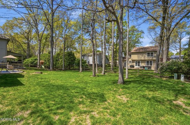 8240 Hidden Forest Drive, Holland, OH 43528