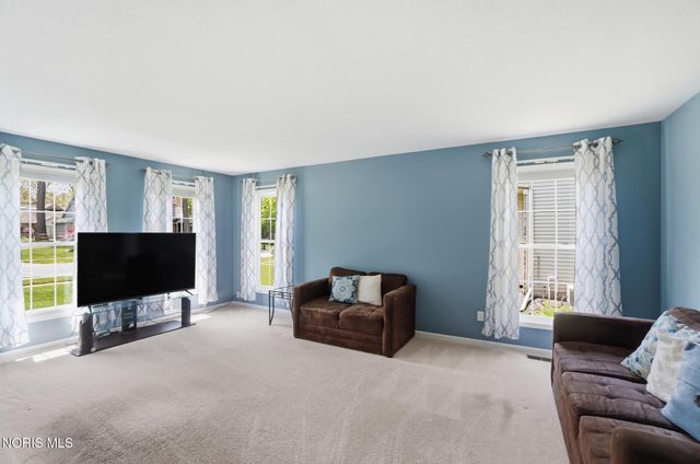 8240 Hidden Forest Drive, Holland, OH 43528