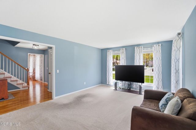 8240 Hidden Forest Drive, Holland, OH 43528