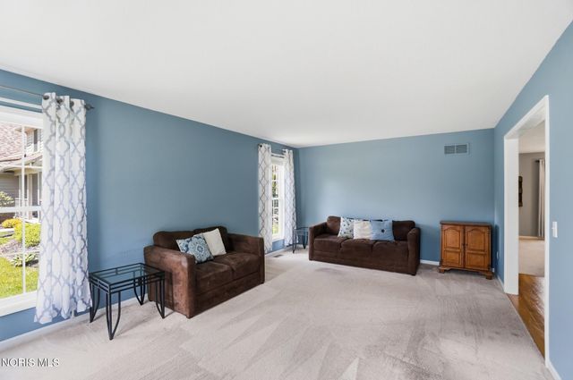 8240 Hidden Forest Drive, Holland, OH 43528