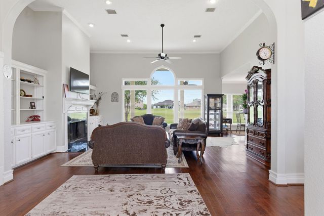 108 Somerton Drive, Montgomery, TX 77356