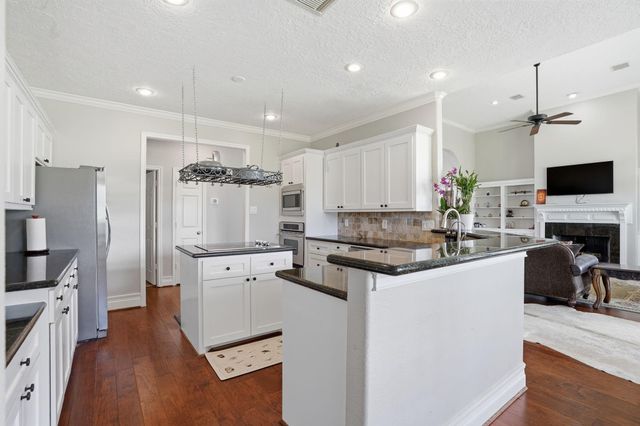 108 Somerton Drive, Montgomery, TX 77356