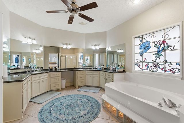 108 Somerton Drive, Montgomery, TX 77356