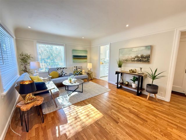 7909 9th Avenue SW, Seattle, WA 98106