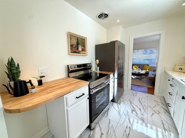 7909 9th Avenue SW, Seattle, WA 98106