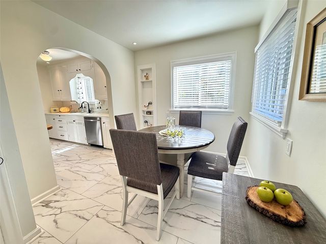 7909 9th Avenue SW, Seattle, WA 98106