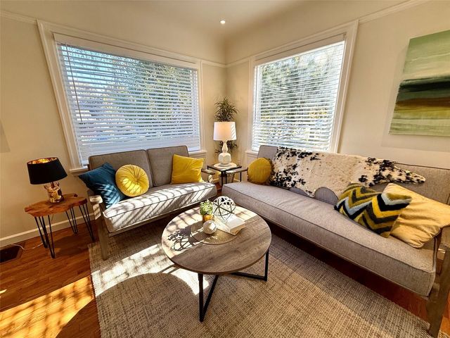 7909 9th Avenue SW, Seattle, WA 98106