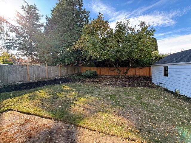 7909 9th Avenue SW, Seattle, WA 98106